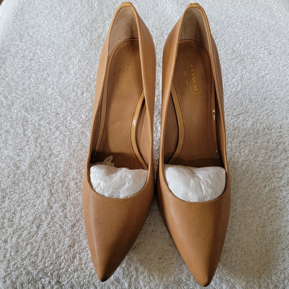 BRAND NEW NEVER WORN Coach Carmel Leather Heels